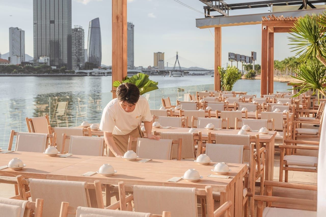 yacht restaurant 3 1d98063d