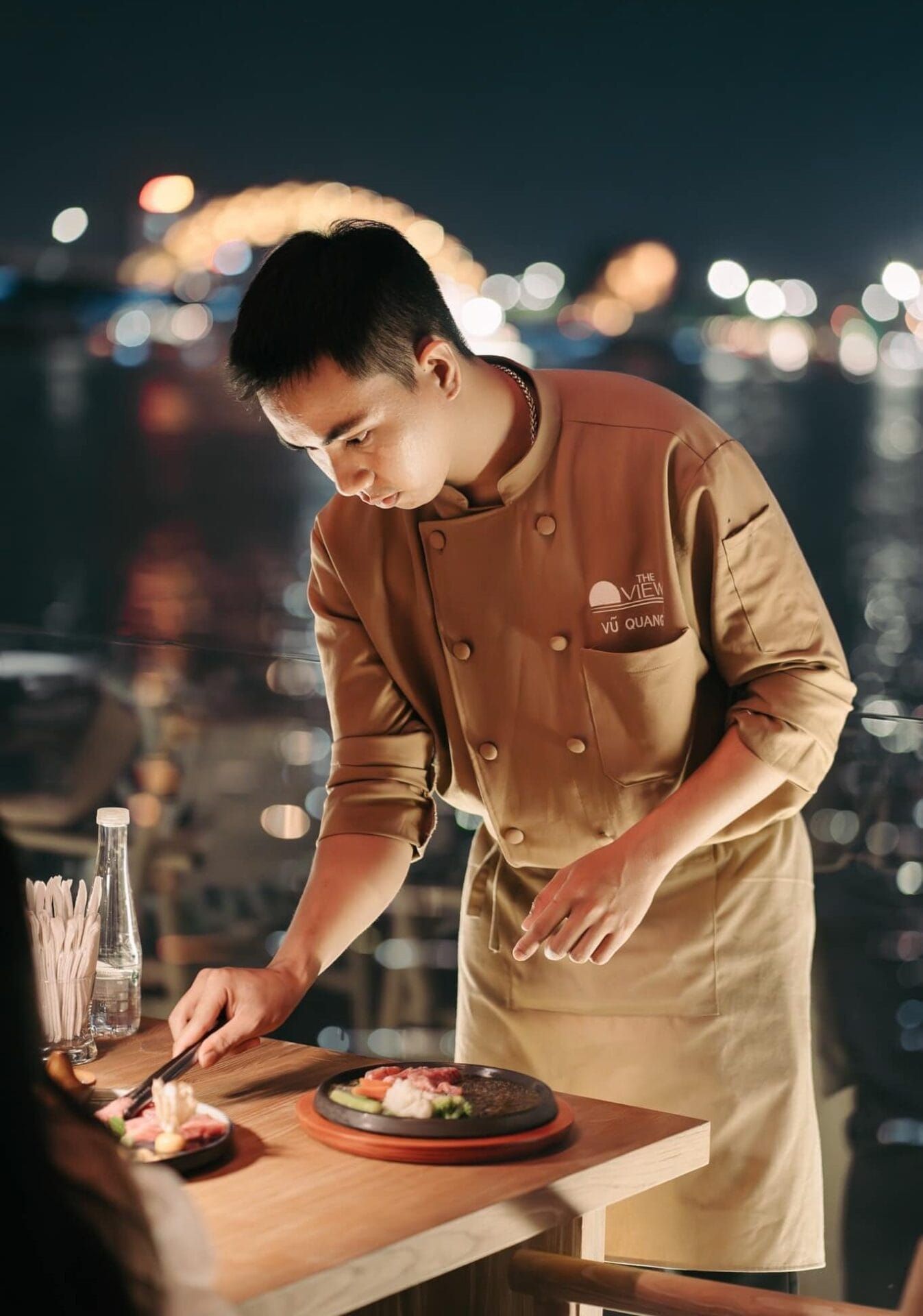 yacht restaurant 5 e1742353928645 a94da0ad