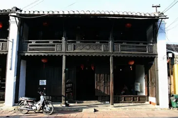 nhà cổ phùng hưng