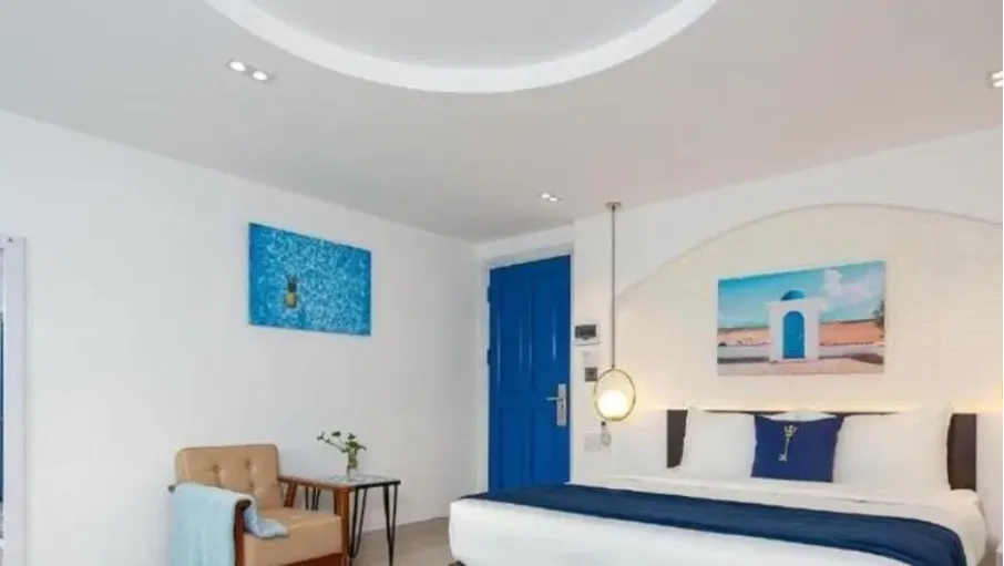 phong co giuong co king king room f84ce3fa