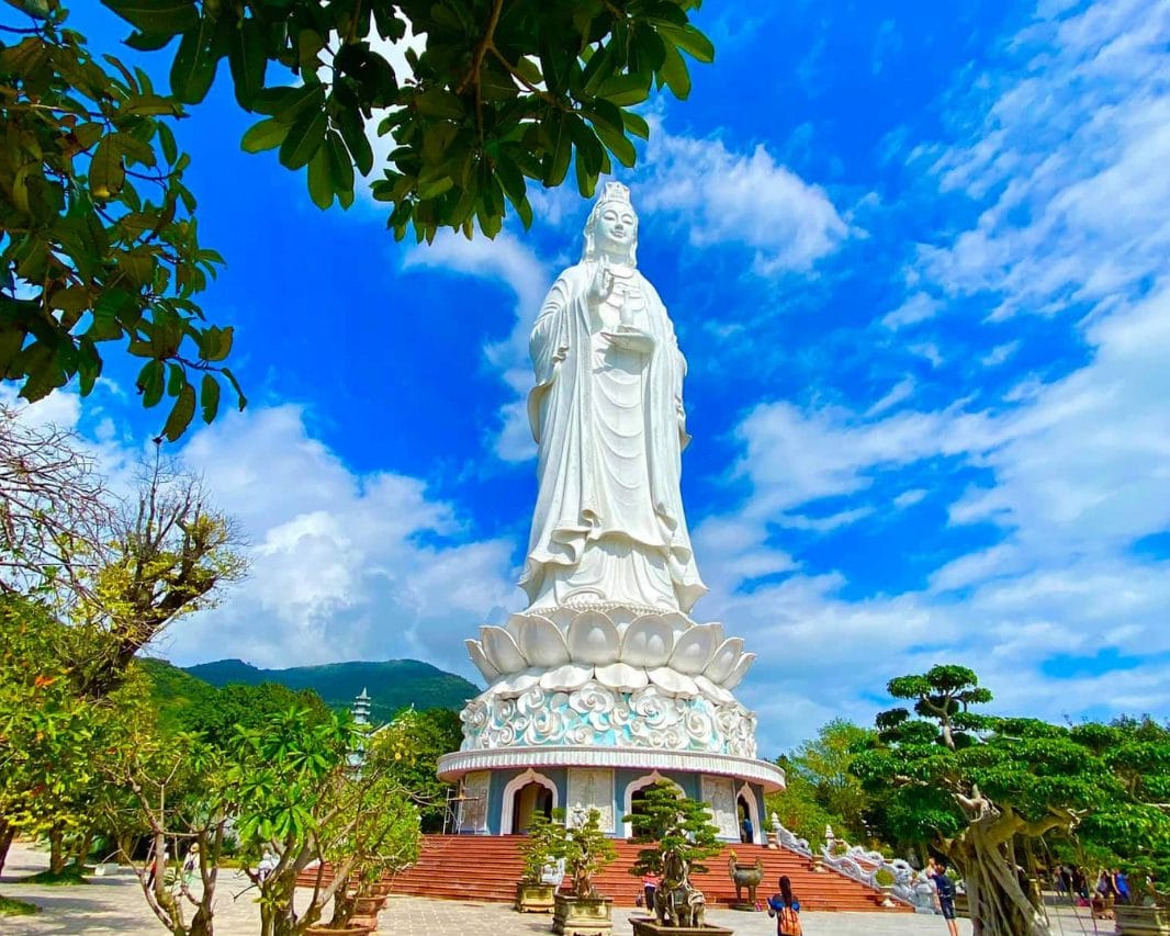 Chùa Linh Ứng Bãi Bụt Đà Nẵng – ngôi chùa linh thiêng, huyền bí