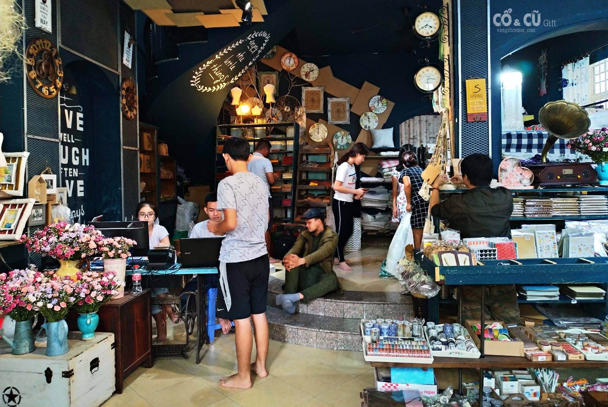 cửa hàng bán đồ lưu niệm Đà Nẵng