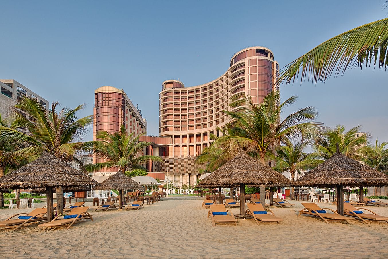 khách sạn ở đà nẵng gần biển