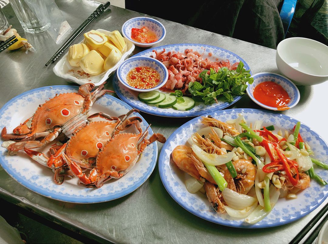 Hải sản Năm Đảnh Đà Nẵng: Quán hải sản siêu ngon, giá rẻ