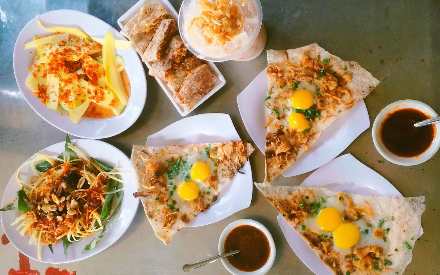 Review bánh tráng kẹp dì Hoa: Quán ăn vặt nổi tiếng của sinh viên Đà Nẵng