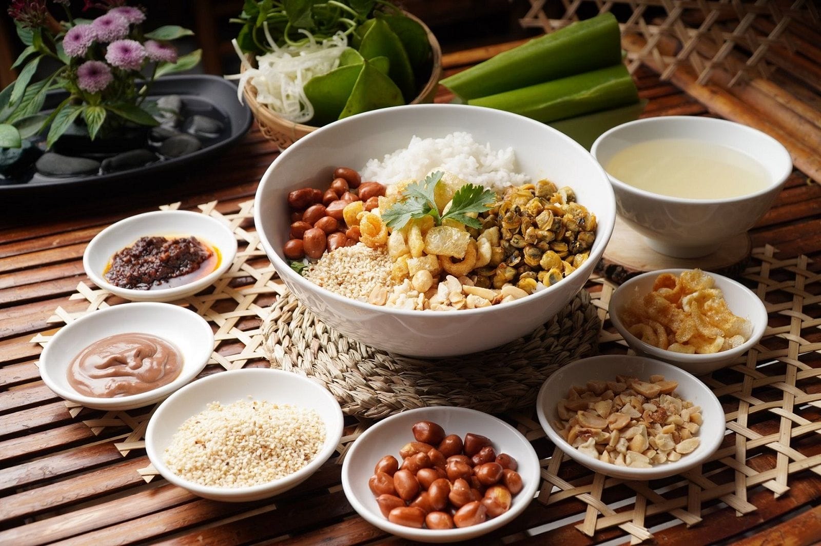 Cơm hến đặc sản Huế