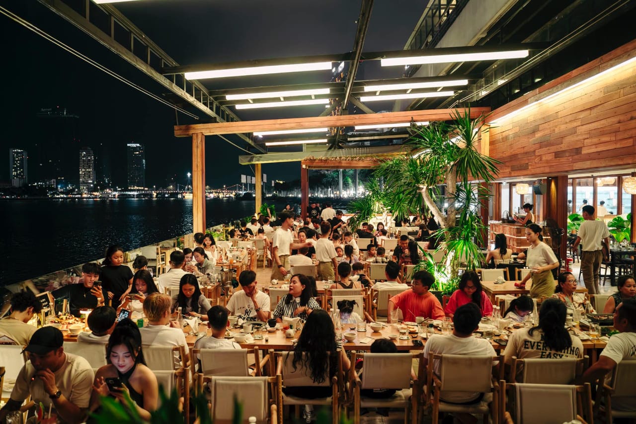 The View - Yacht Restaurant