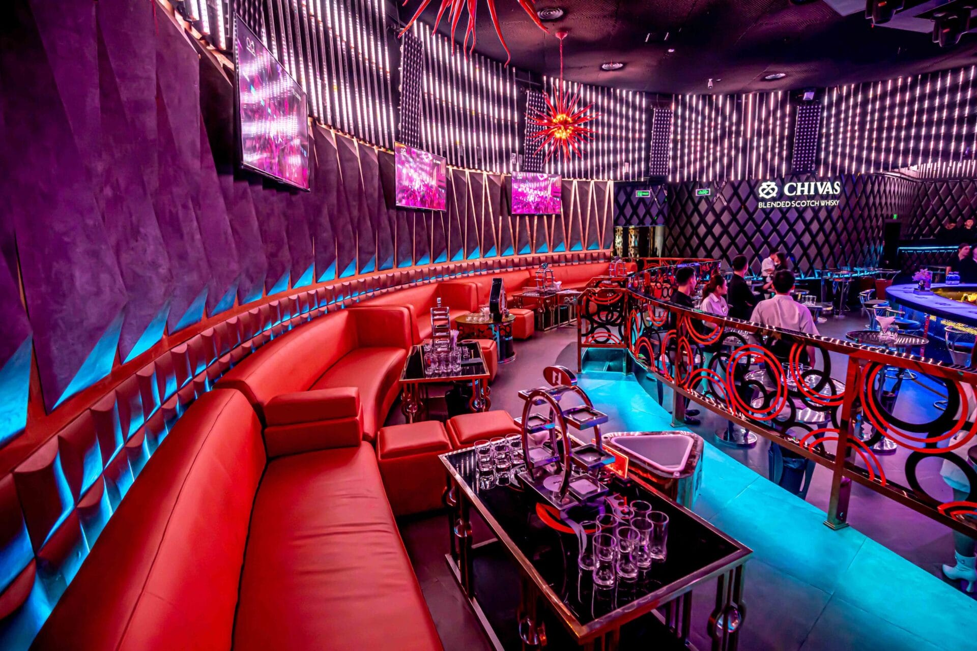 OQ Lounge Pub 19 scaled 1