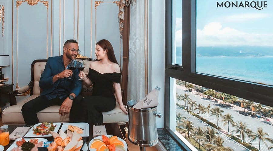 Khách sạn Monarque