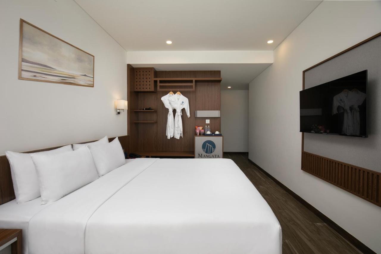 Mangata Beachfront Hotel