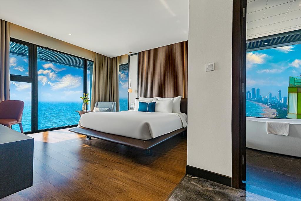 Peninsula Hotel Danang