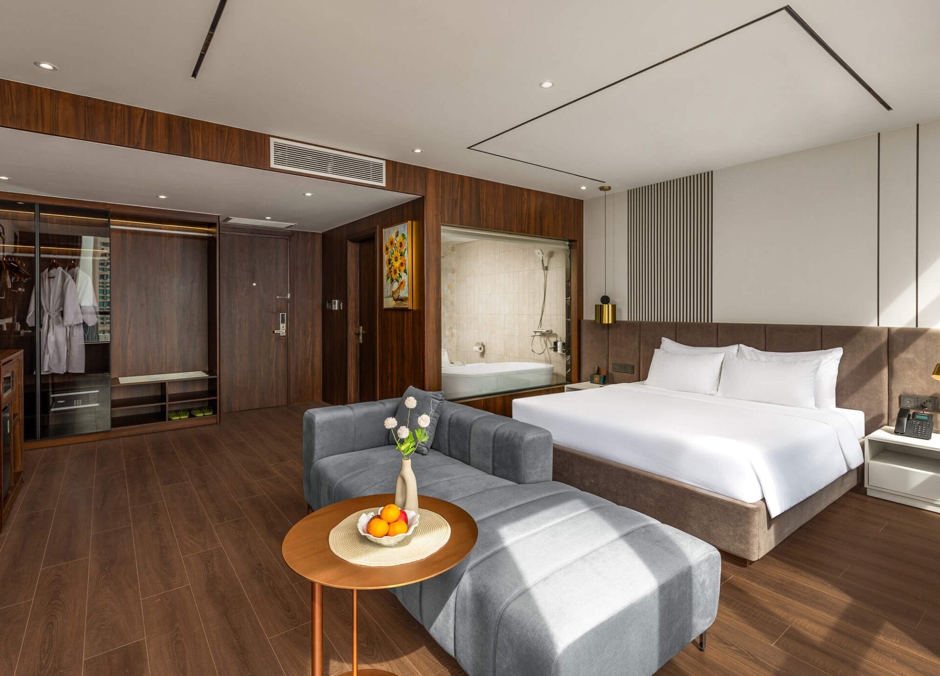 Grand Suite Partial Ocean View 4