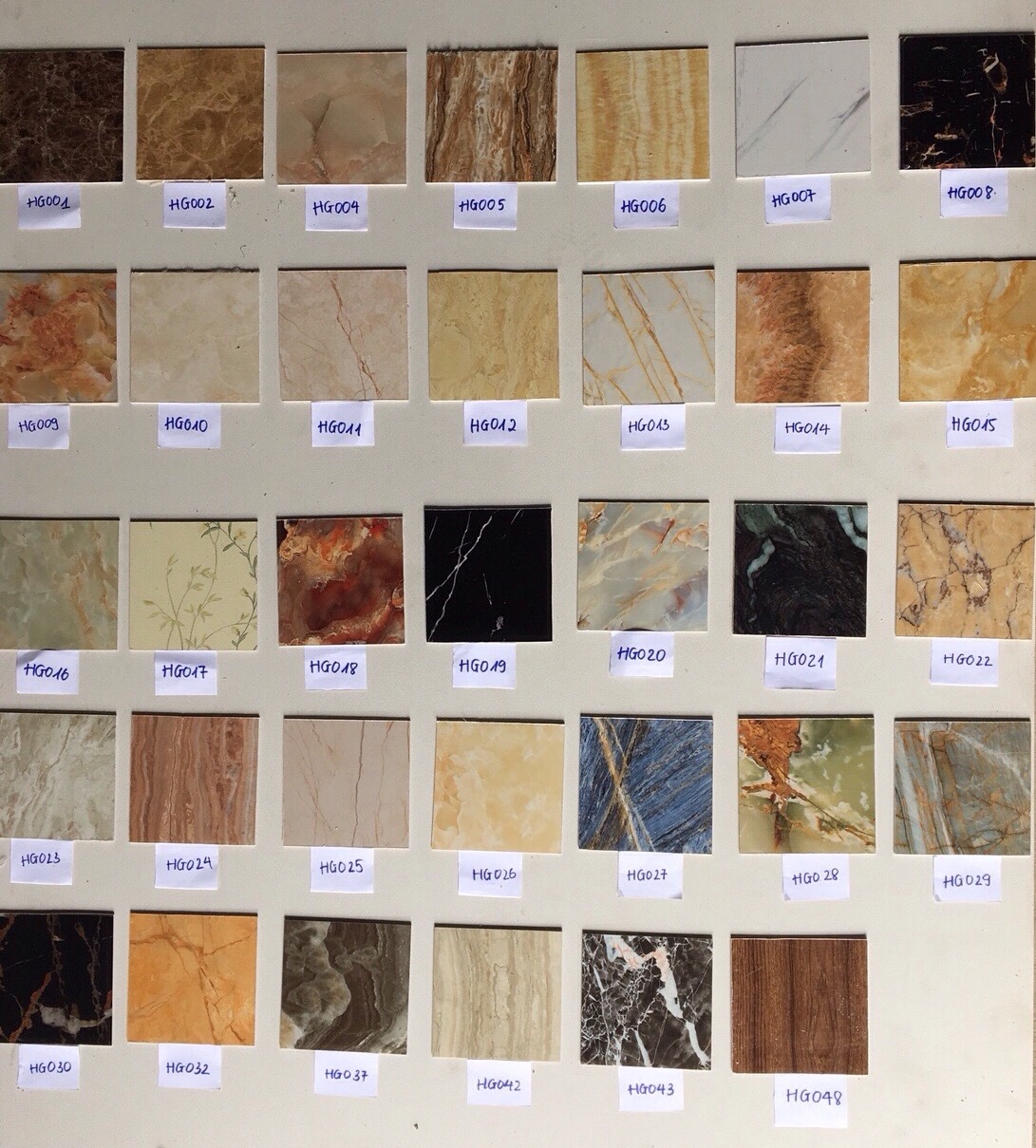 tam-op-tuong-pvc-van-da