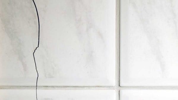 tấm ốp tường bị nứt