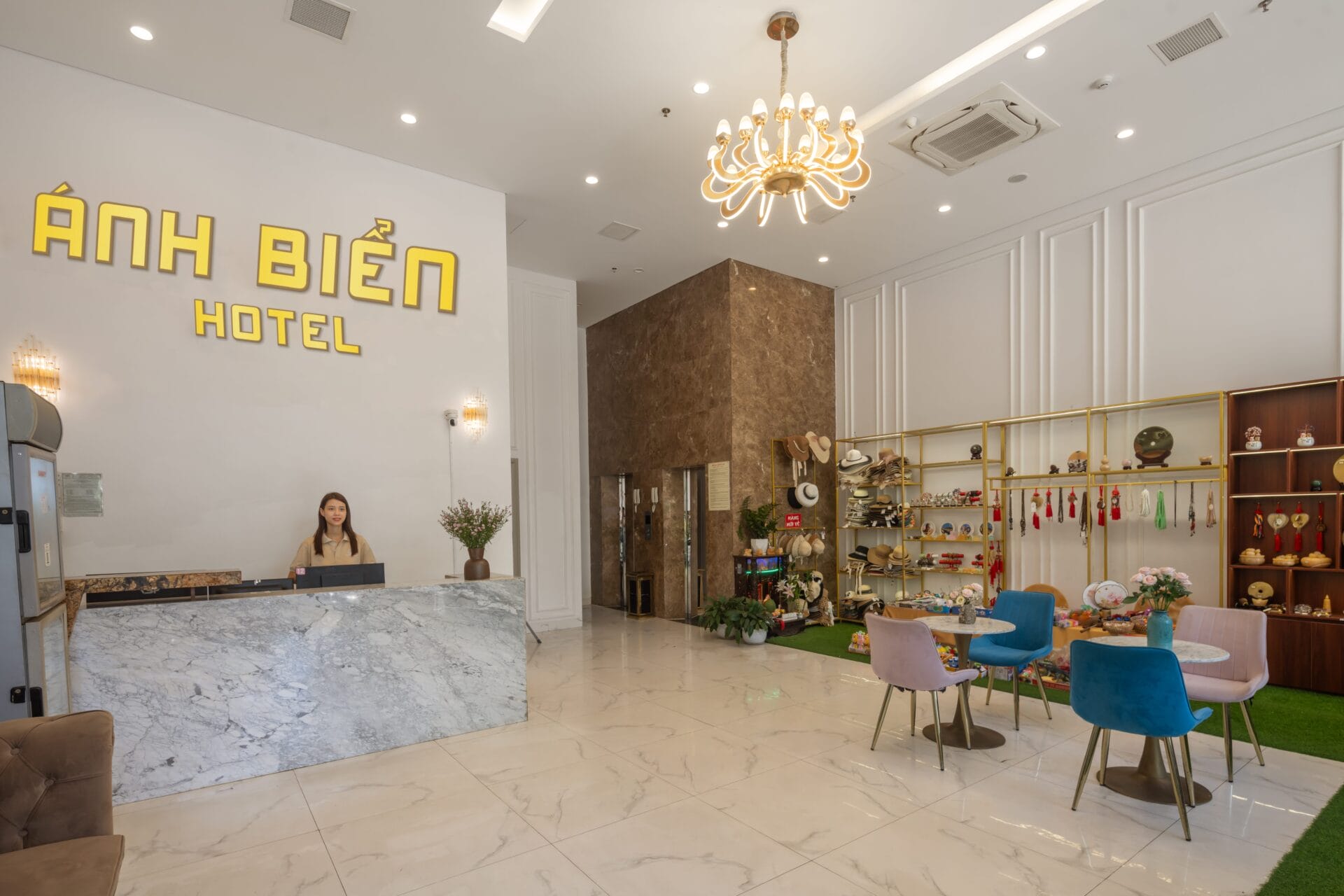 Ánh Biển Hotel and Suites