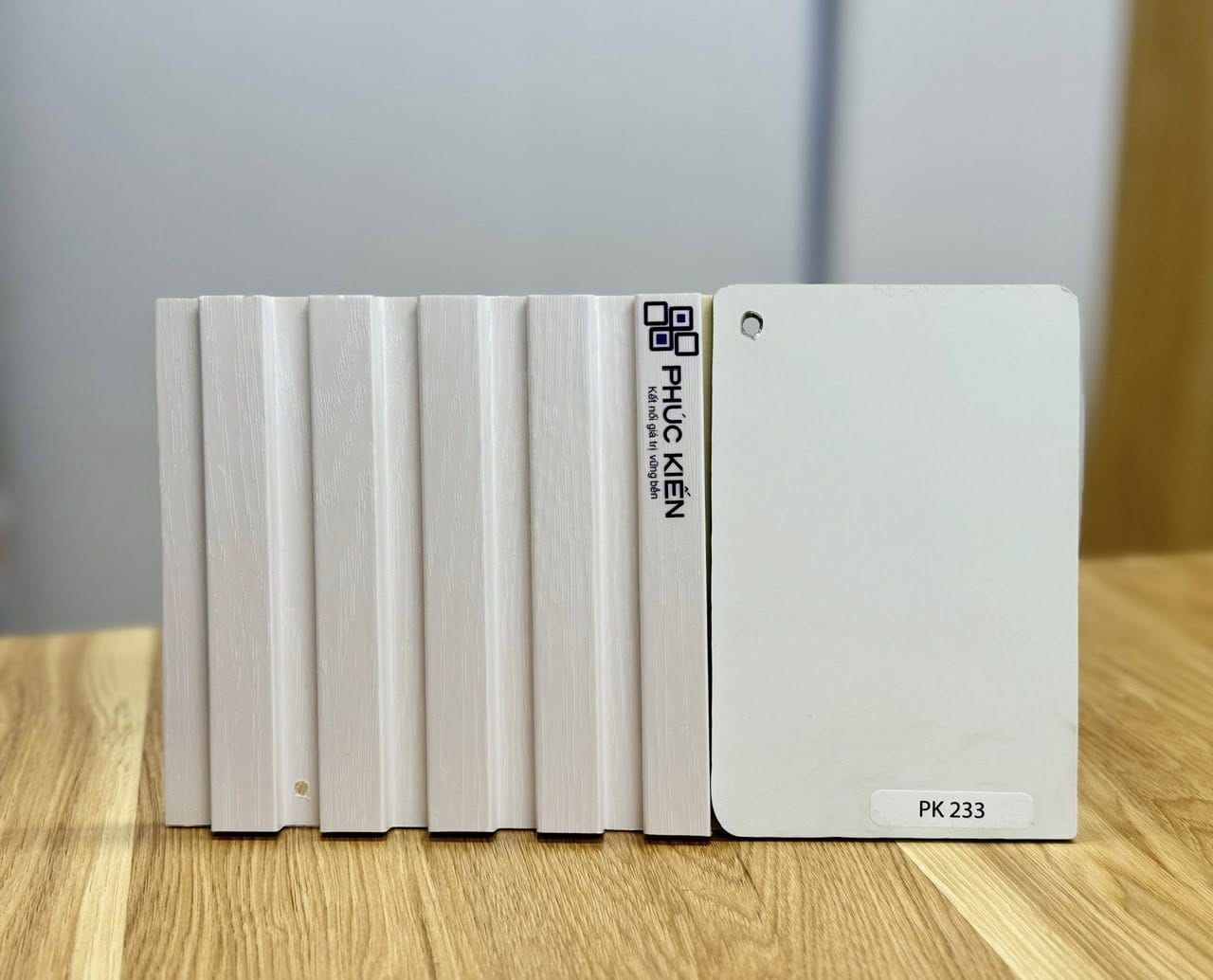 tấm ốp than tre trắng Acrylic