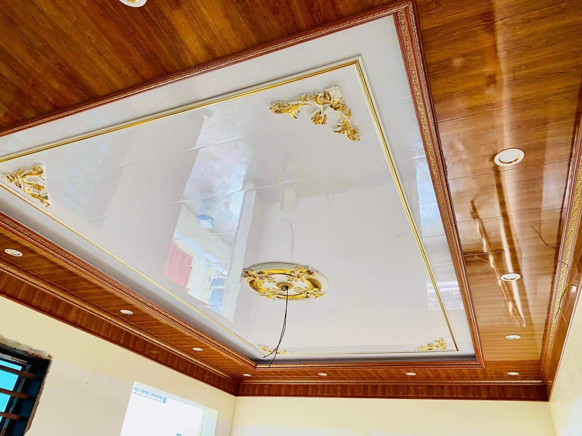 Trần nhựa chống mốc