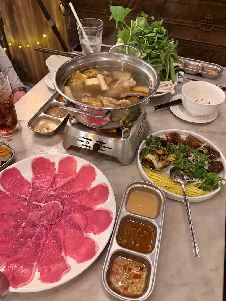 Lẩu bò Gia Minh